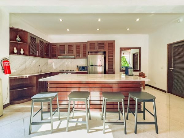 Kitchen-Villa-Kebun-Seminyak-01.jpg