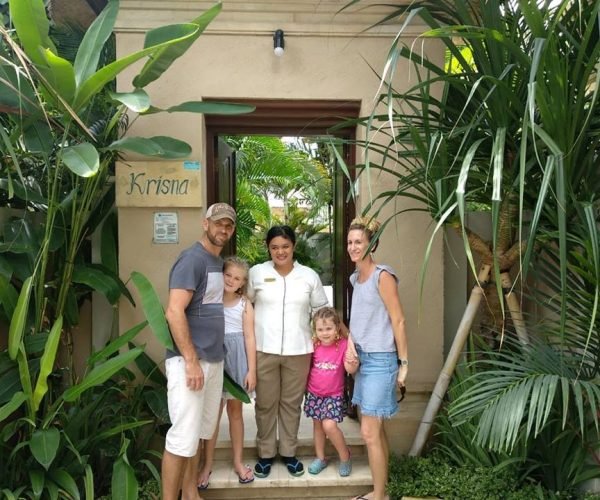 Krisna-olivia-spance.jpg Krisna-olivia-spance.jpg