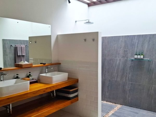 UKK2-bathroom-2-1-scaled-1.jpg