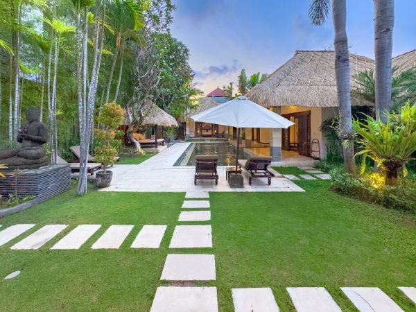 Villa-Cinta-Villa-Garden-1-1.jpg