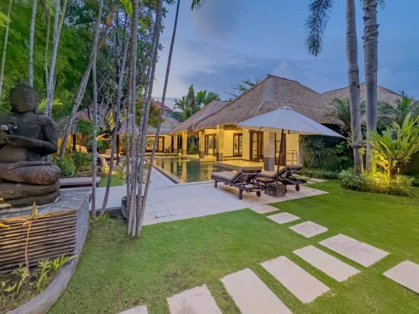 Villa-Cinta-Villa-Garden-5-1.jpg