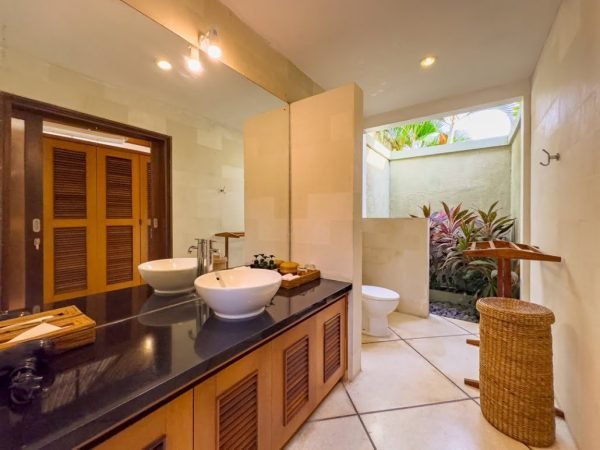 Villa-Darma-Badroom-1-3-1030x773-1-1.jpg