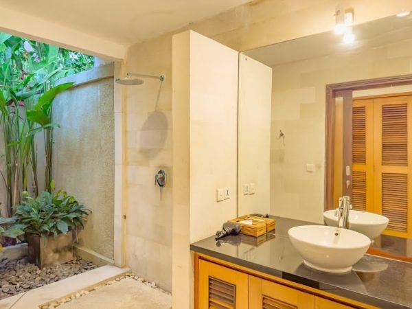 Villa-Darma-Badroom-1-4-1030x773-1-1.jpg