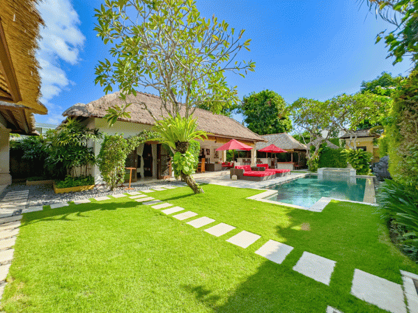 Villa-Jaclan-Garden-1.gif