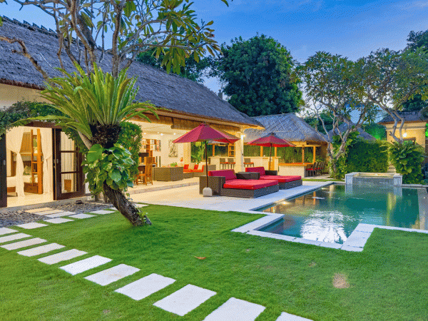 Villa-Jaclan-Garden-6.gif