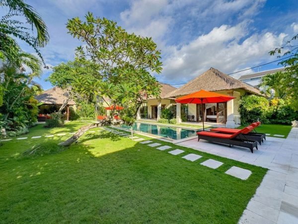 Villa-Santai-Garden-2-1.jpg