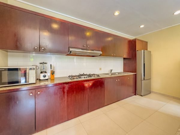 Villa-Tresna-Kitchen-1-1030x773-1-1.jpg