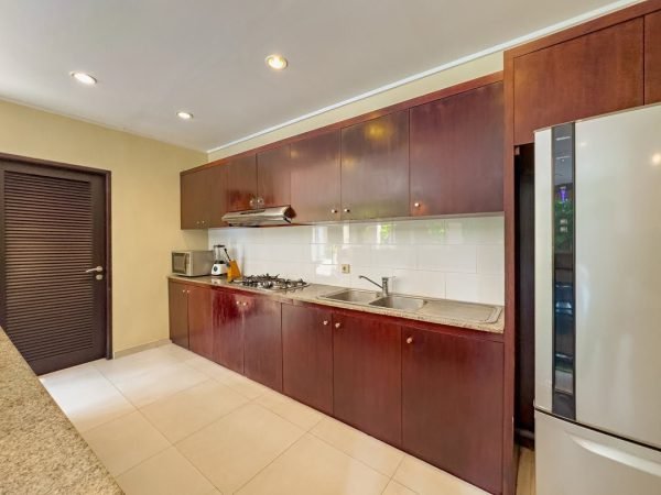 Villa-Tresna-Kitchen-2-1.jpg